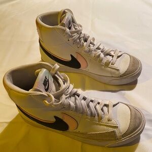Nike Blazer Mid Sneakers – White & Pink – Retro Style